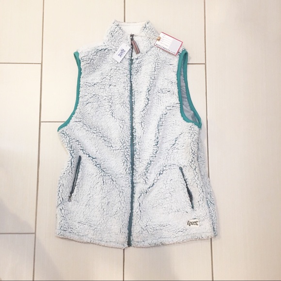 Royce Sherpa Teddy Vest - Picture 4 of 8